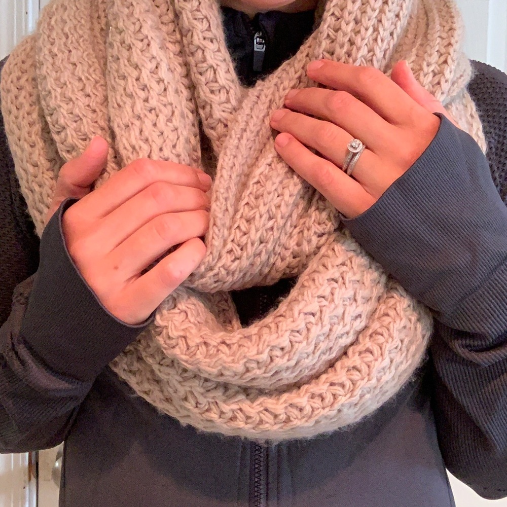 Calvin Klein chunky knit scarf